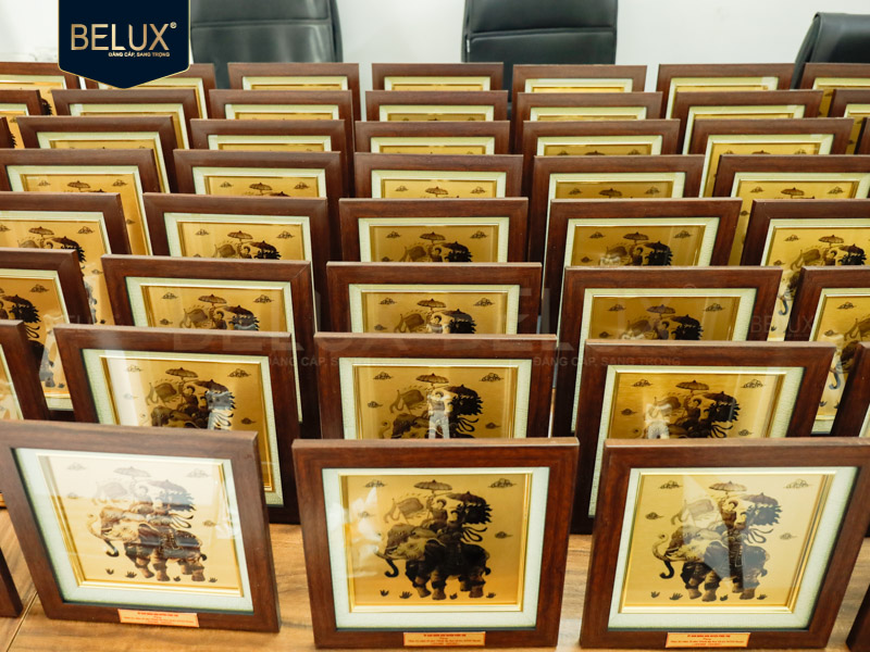 Lô 202 tranh Hai Bà Trưng UBND Huyện Phúc Thọ 27x27cm bằng đồng thiết kế theo yêu cầu